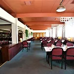 Leikari 3*
